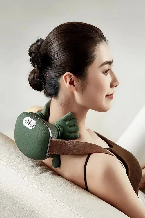 Châle de massage pétrissant sans fil porté sur la nuque